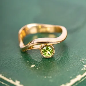 Handgjord ring med peridot