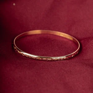 Hantillverkad armring