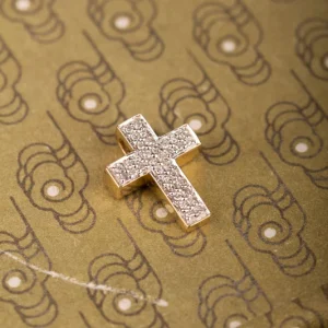 Kors med diamanter
