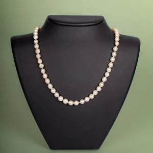 Pärlcollier med lås i korall